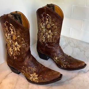 Brown cowboy boots with gold embroidered flowers. Size 7.5.